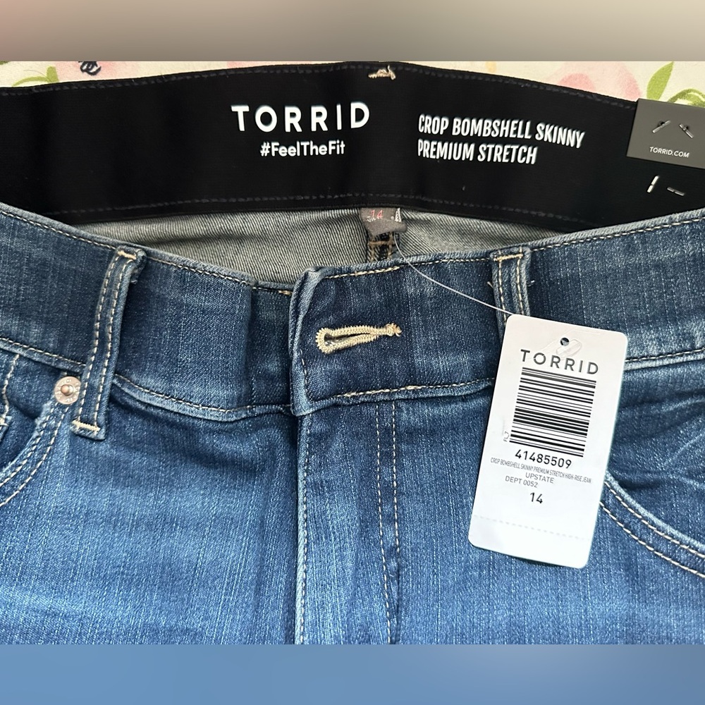 Torrid crop bombshell high rise skinny jeans - Picture 3 of 6